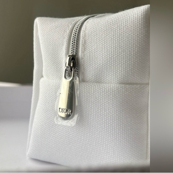 Dior Canvas White & Red Makeup Bag NIB - Picture 4 of 4